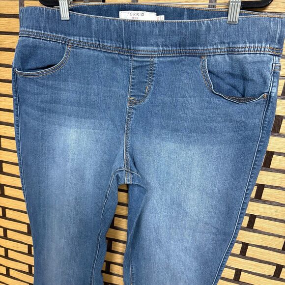 Torrid‎ Slim Boot Jeans Size 2R - Picture 3 of 10